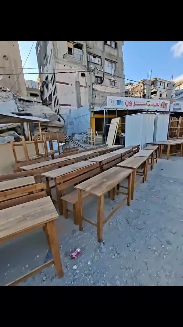 مقاعد دراسية خشبية - نمبـر ون - أثاث عقاري - سوق غزة