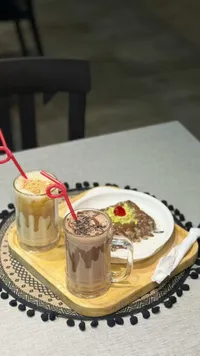 مشروب بارد - ميلك شيك شوكولاتة وكابتشينو