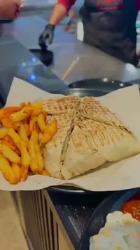 وجبة تاكو دجاج مشوي مع البطاطس