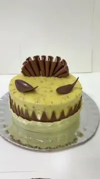 قالب كيك الفستق الحلبي والشوكولاتة
