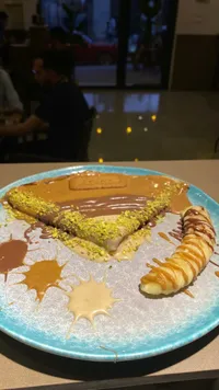 كريب لوتس وشوكولاتة مع الموز