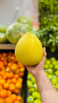 فاكهة البوملي الطازجة