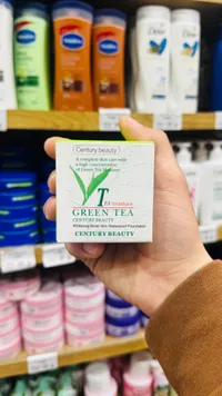 كريم أساس مرطب ومبيض بخلاصة الشاي الأخضر - سنتشري بيوتي (Century Beauty)