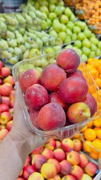 نكتارين طازج