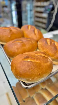 خبز طازج - مخبوزات محلية