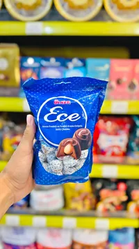 شوكولاتة بالحليب محشوة بالبندق والكريمة - إيجي (Ece)