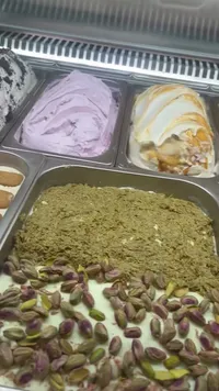 جيلاتي إيطالي فاخر بنكهات متنوعة