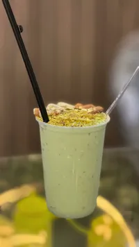مشروب الأفوكادو والمكسرات