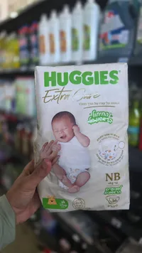 حفاضات إكسترا كير لحديثي الولادة - هاغيز (Huggies)