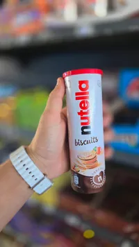 بسكويت محشو بكريمة البندق - نوتيلا (Nutella)