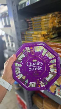 علبة شوكولاتة مشكلة - كواليتي ستريت من نستله (Nestle)
