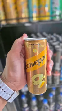 مشروب غازي بنكهة الأناناس الذهبي - شويبس (Schweppes)