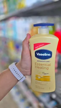 لوشن العناية المركزة إيسنشال هيلينج - فازلين (Vaseline)