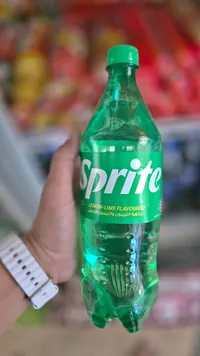 مشروب غازي بنكهة الليمون والليمون الأخضر - سبرايت (Sprite)