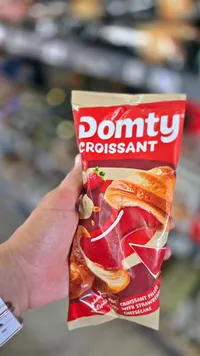 كرواسون محشو بتشيز كيك الفراولة - دومتي (Domty)