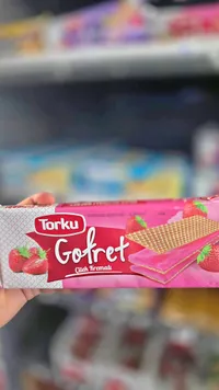 ويفر محشو بكريمة الفراولة - توركو (Torku)