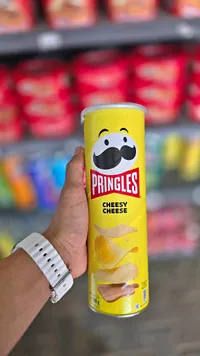 رقائق بطاطس بنكهة الجبنة - برينجلز (Pringles)