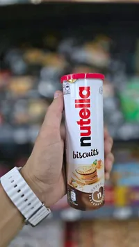 بسكويت محشو بكريمة البندق - نوتيلا (Nutella)