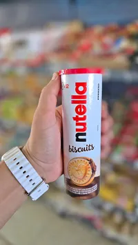 بسكويت محشو بكريمة البندق - نوتيلا (Nutella)