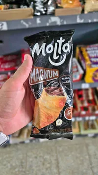 كرواسون ماغنوم بحشوة الكاكاو والبندق - مولتو (Molto)