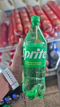 مشروب غازي بنكهة الليمون والليمون الأخضر - سبرايت (Sprite)
