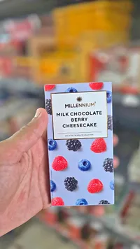 شوكولاتة بالحليب بنكهة تشيز كيك التوت - ميلينيوم (Millennium)