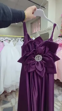 فستان سهرة بناتي مزين بوردة كريستال