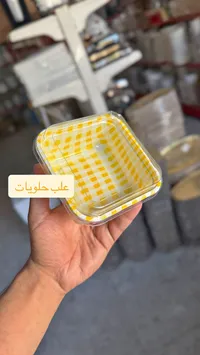 علب حلويات بلاستيكية مربعة بنقشة كاروهات