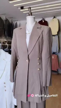 بدلة نسائية أنيقة