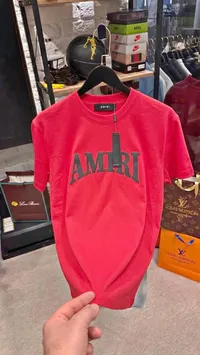 تيشيرت رجالي أحمر بشعار أميري (Amiri)