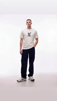 تيشيرت قطني بشعار لويس فيتون (Louis Vuitton)
