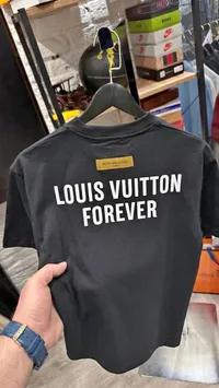 تيشيرت رجالي أسود بتصميم لويس فيتون (Louis Vuitton)