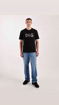 تيشيرت رجالي أسود بشعار دي آند جي - دولتشي آند غابانا (Dolce & Gabbana)