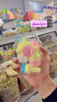 مارشميلو ملون في كوب