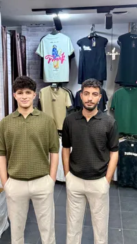 قميص بولو رجالي محبوك بنقشة مموجة