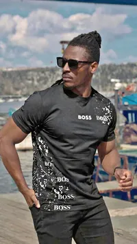 تيشيرت رجالي أسود بتصميم عصري - بوس (Boss)
