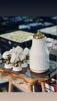 إبريق شاي فاخر بغطاء ذهبي