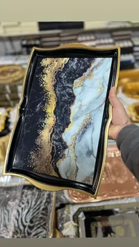 صينية ديكور رخامية بإطار ذهبي وأسود