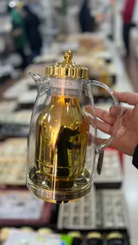 إبريق زجاجي بغطاء ذهبي فاخر