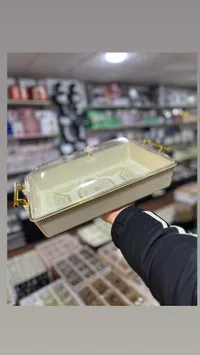 صينية حلويات شفافة مع مقابض ذهبية