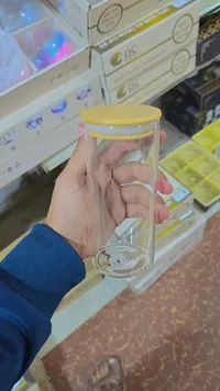 علبة تخزين زجاجية بغطاء أصفر