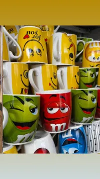 مج سيراميك بتصاميم إيموجي وشخصيات إم آند إمز (M&M's)
