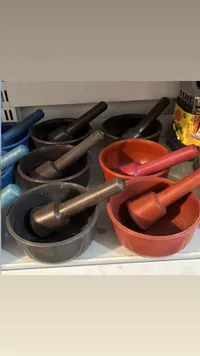هاون بلاستيكي مع يد للهرس