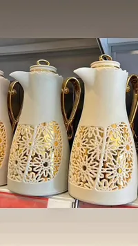دلة قهوة فاخرة بتصميم زخرفي - أبيض وذهبي