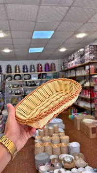 سلة خبز من البلاستيك المنسوج