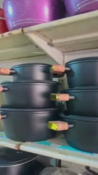 طقم قدور جرانيت بمقابض خشبية