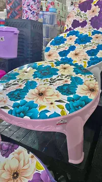 طاولة بلاستيك مزخرفة - بلاستيك (Plastic)