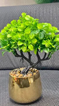 شجرة بونساي اصطناعية في أصيص ذهبي