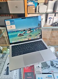 لاب توب ماك بوك برو - أبل (Apple)