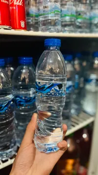 مياه شرب عذبة بلاستيكية